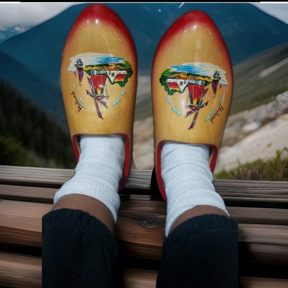 Handmade Wooden Shoes Seaside Scene Netherlands Size 10.5